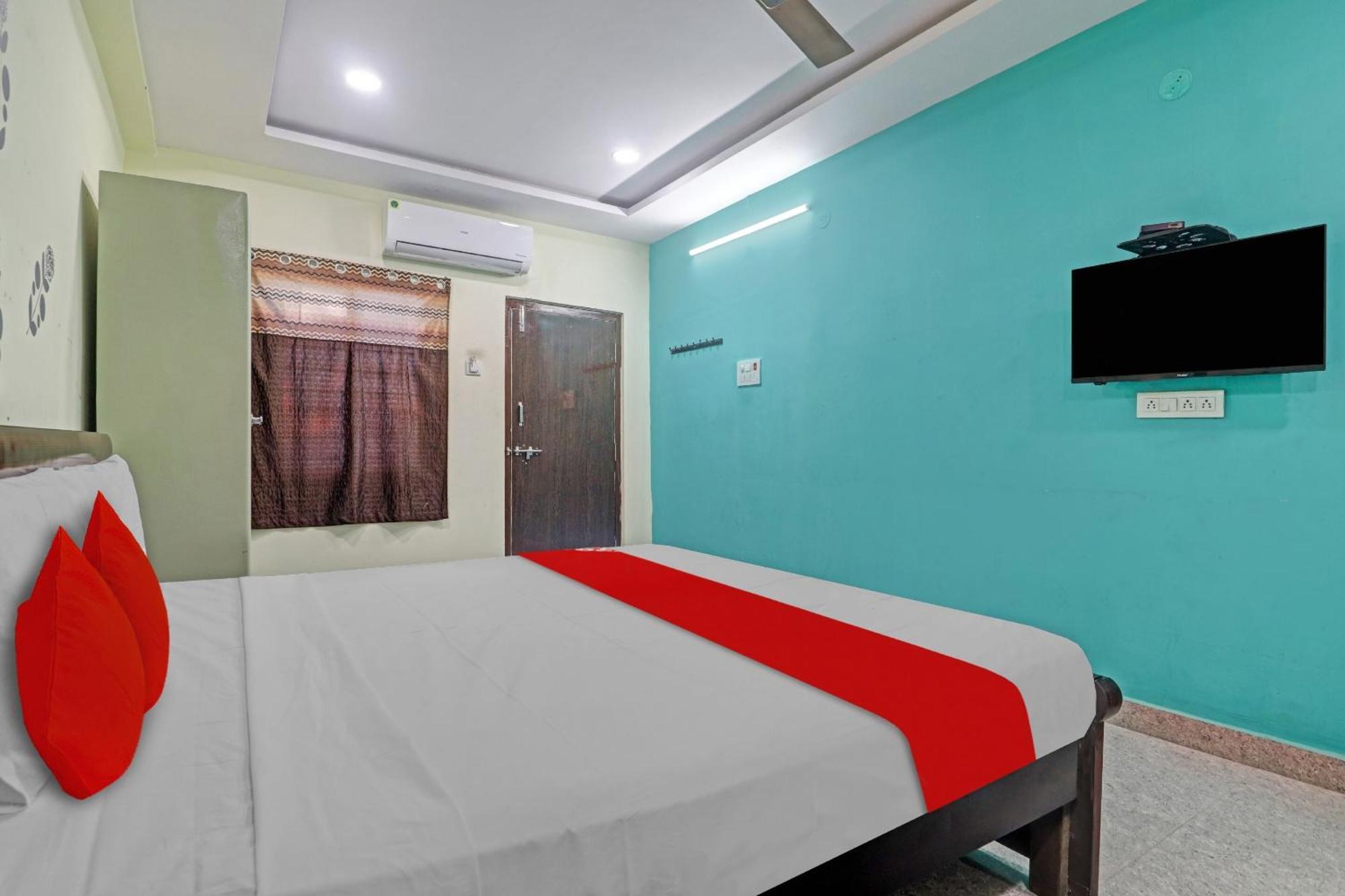 Oyo Flagship 81051 Sri Sai Manikanta Hotel Hyderabad Exterior photo