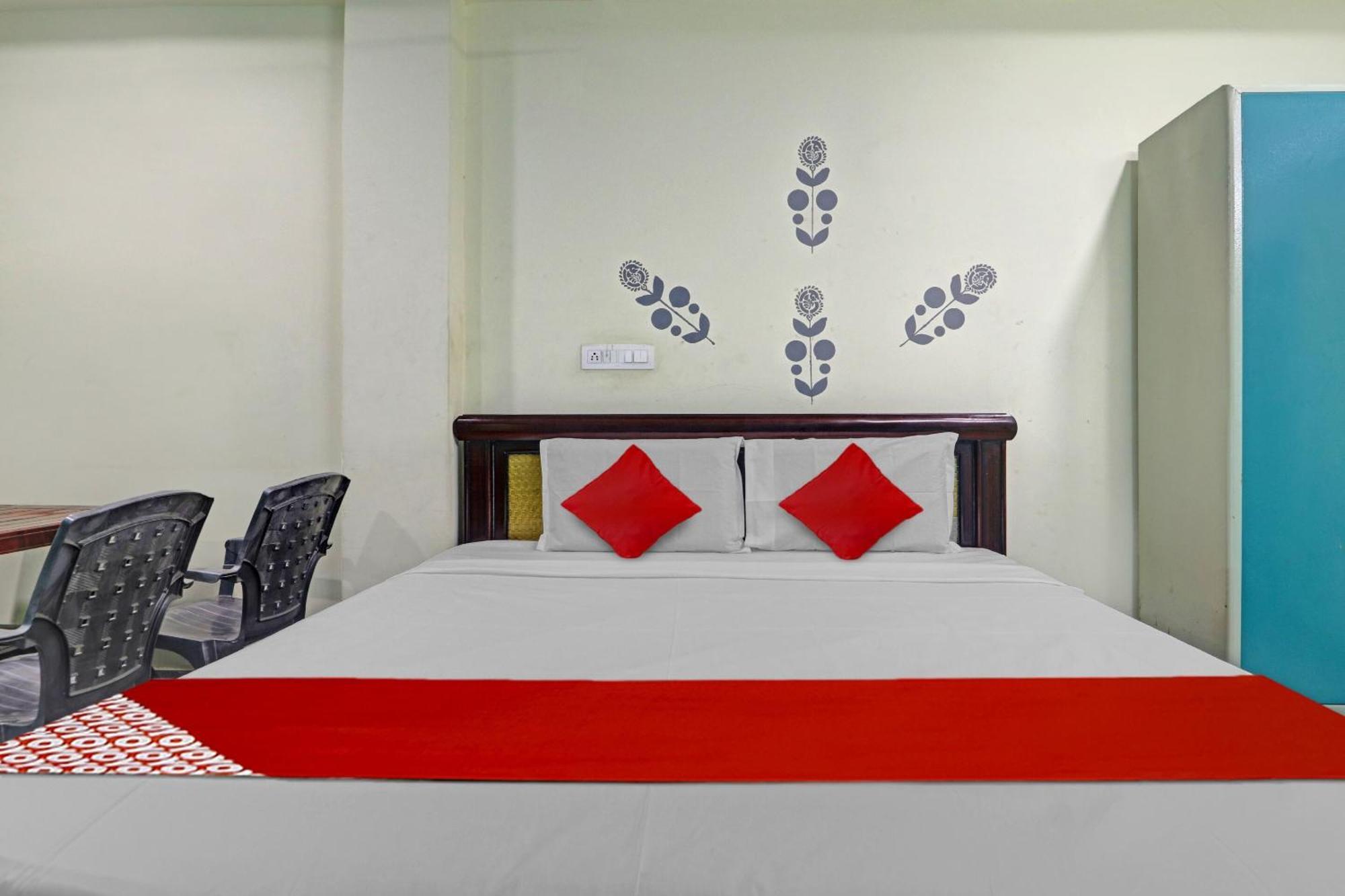 Oyo Flagship 81051 Sri Sai Manikanta Hotel Hyderabad Exterior photo