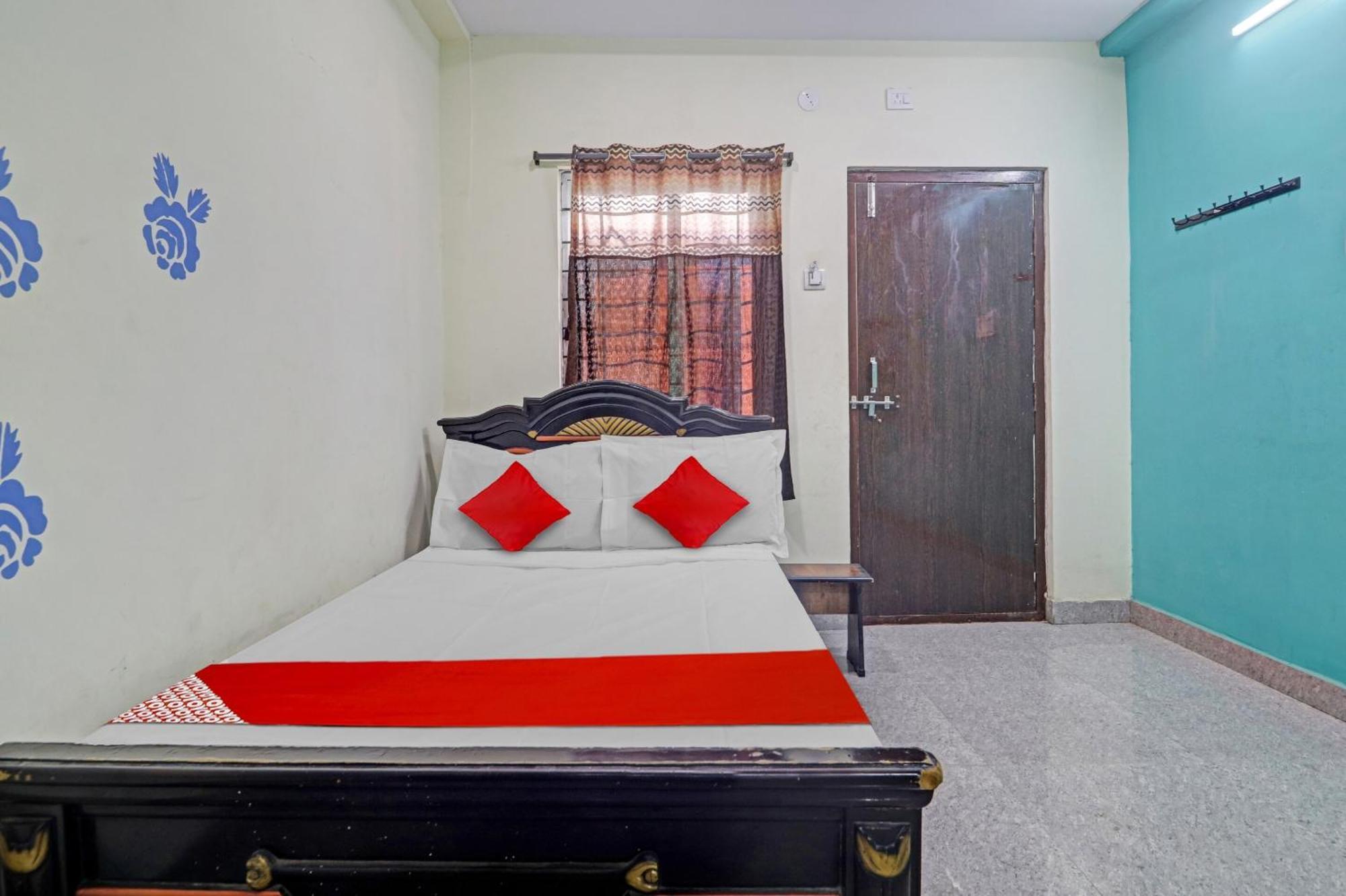 Oyo Flagship 81051 Sri Sai Manikanta Hotel Hyderabad Exterior photo